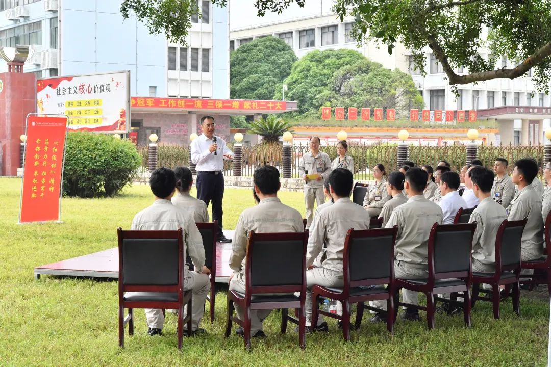 邹磊以普通党员身份参加大化水电总厂主题党日活动