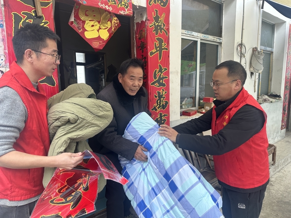 【新春走基层】走村入户送关怀 帮扶慰问暖民心